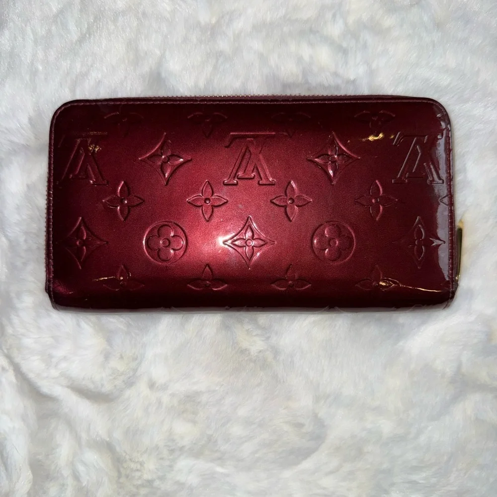 Louis Vuitton Vernis Amarante Patent Leather Zip Around Wallet - Picture 2 of 14
